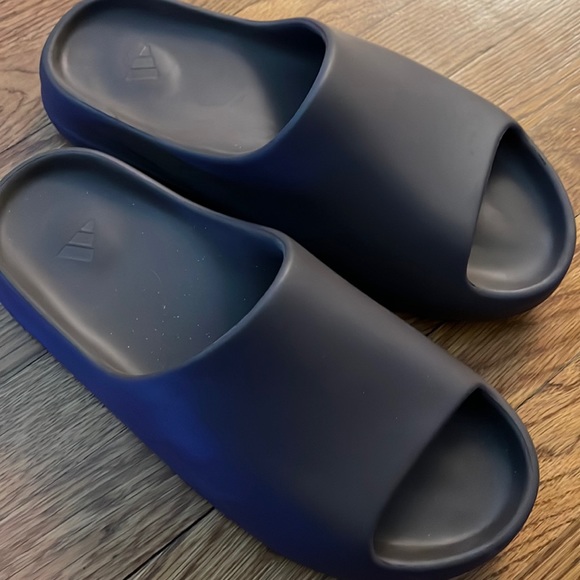 Yeezy adidas foam slides in brown used but barely